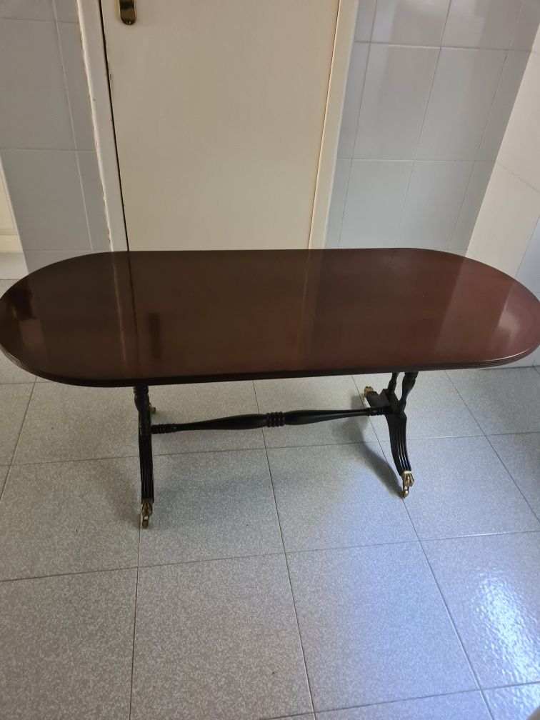 Mesa de sala/apoio em mogno