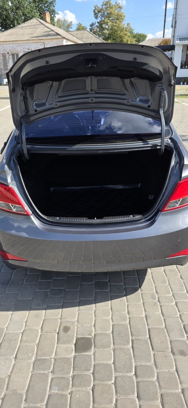 Hyundai solaris 1.4 автомат.