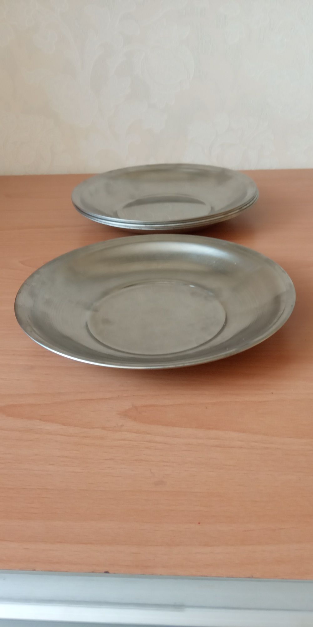 6 новых тарелок из нержавейки диаметр 25 см