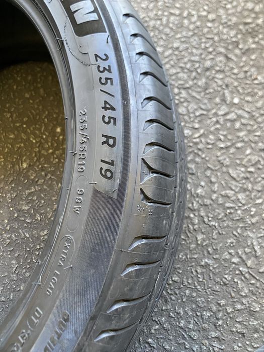 235/45/19 - Michelin Primacy 4 (NOVOS)