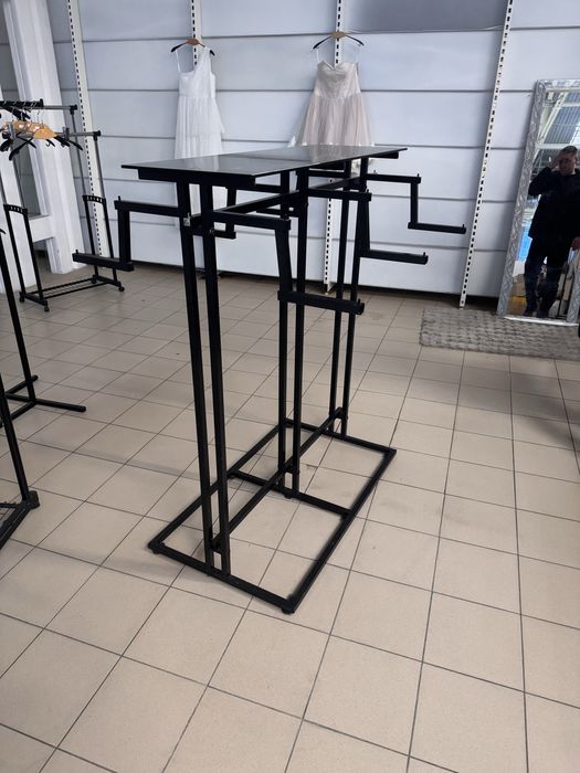 Торговое оборудование стойки