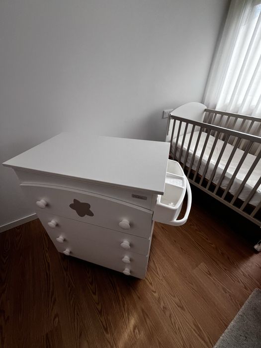 Berço + comoda banheira combinado + colchão