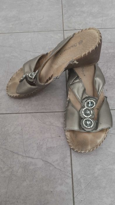 Продам летнюю женскую обувь