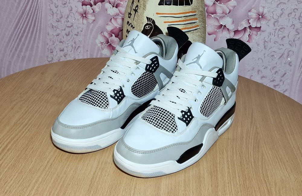 Кроссовки Air Jordan 4 Retro (40 размер)