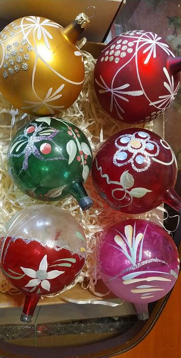 Komplet pięknie malowanych, szklanych bombek choinkowych PRL