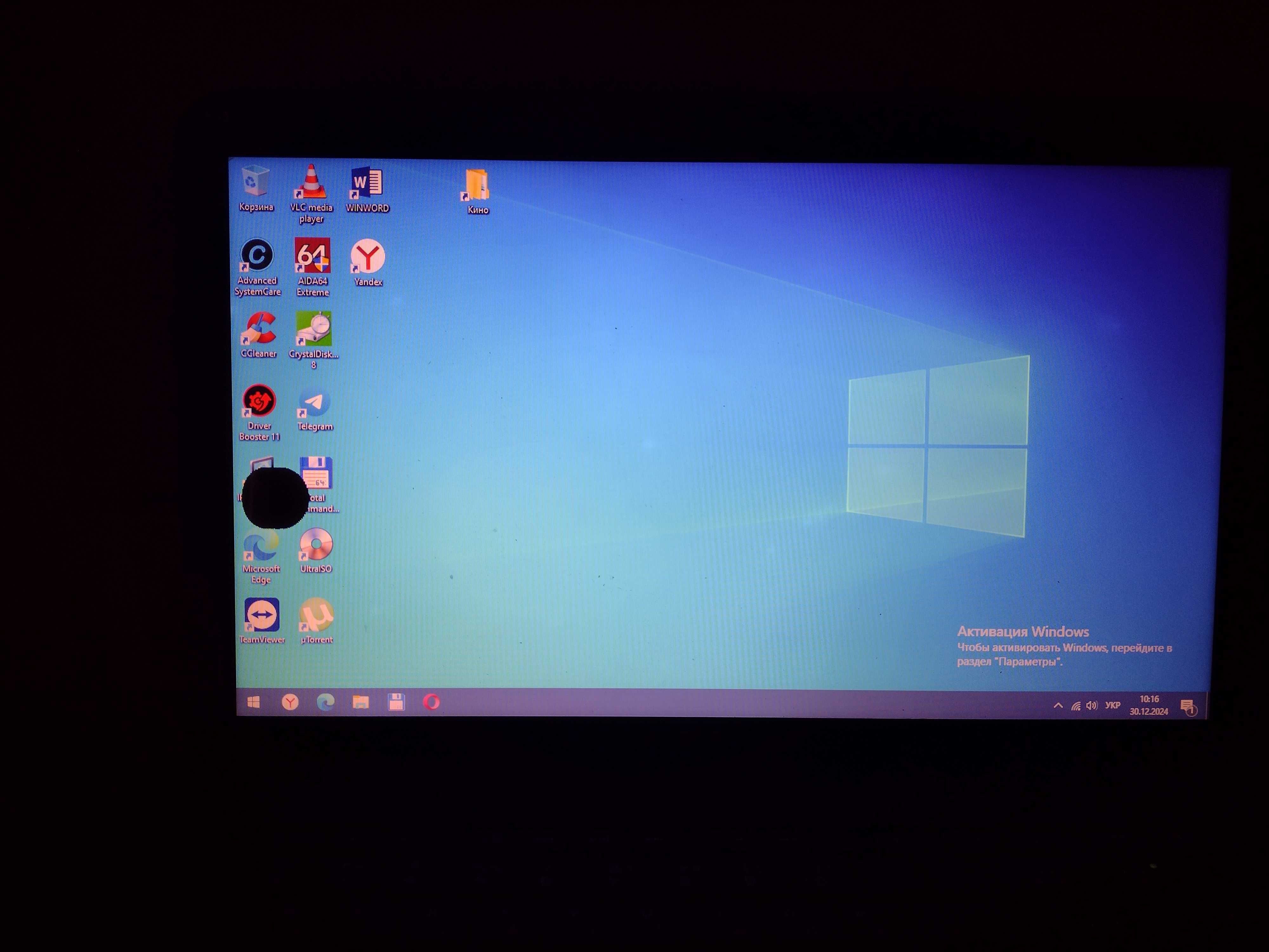 Ноутбук Toshiba C850-А688 в робочому стані.