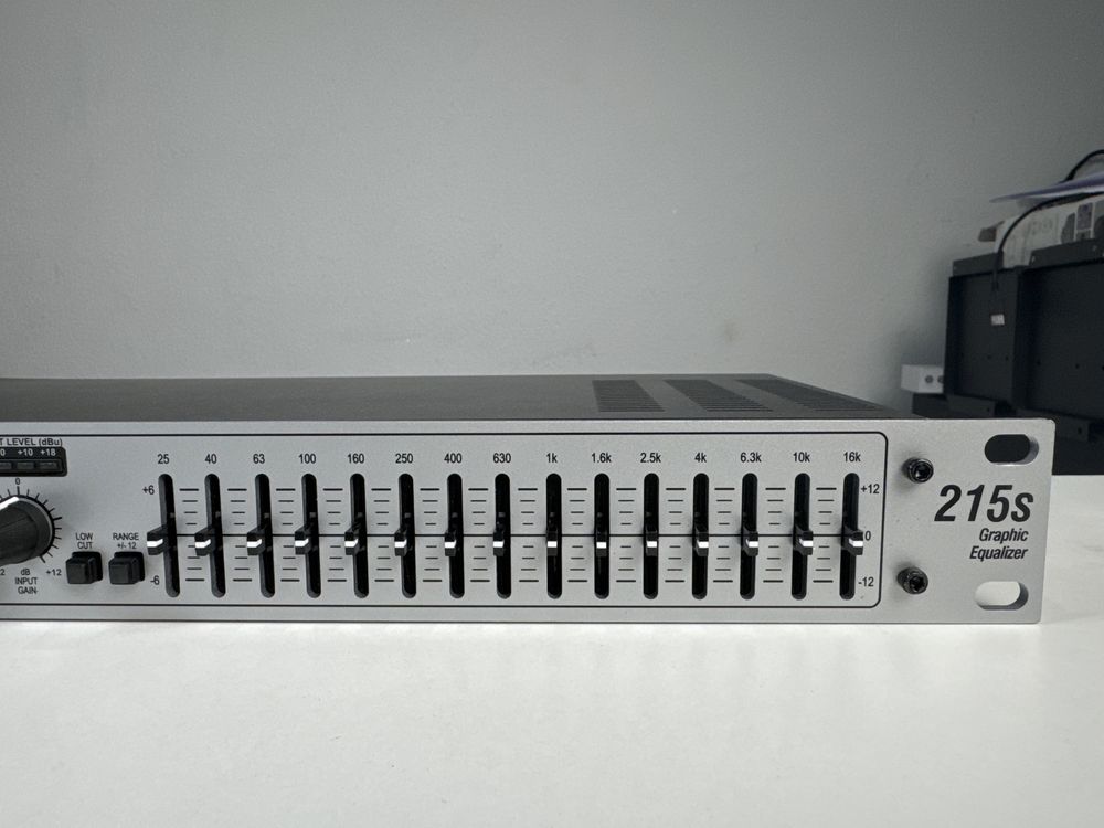 Equalizador dbx 215s