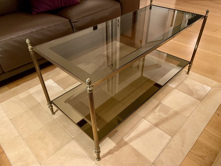 Mesa frente sofa em vidro e latão