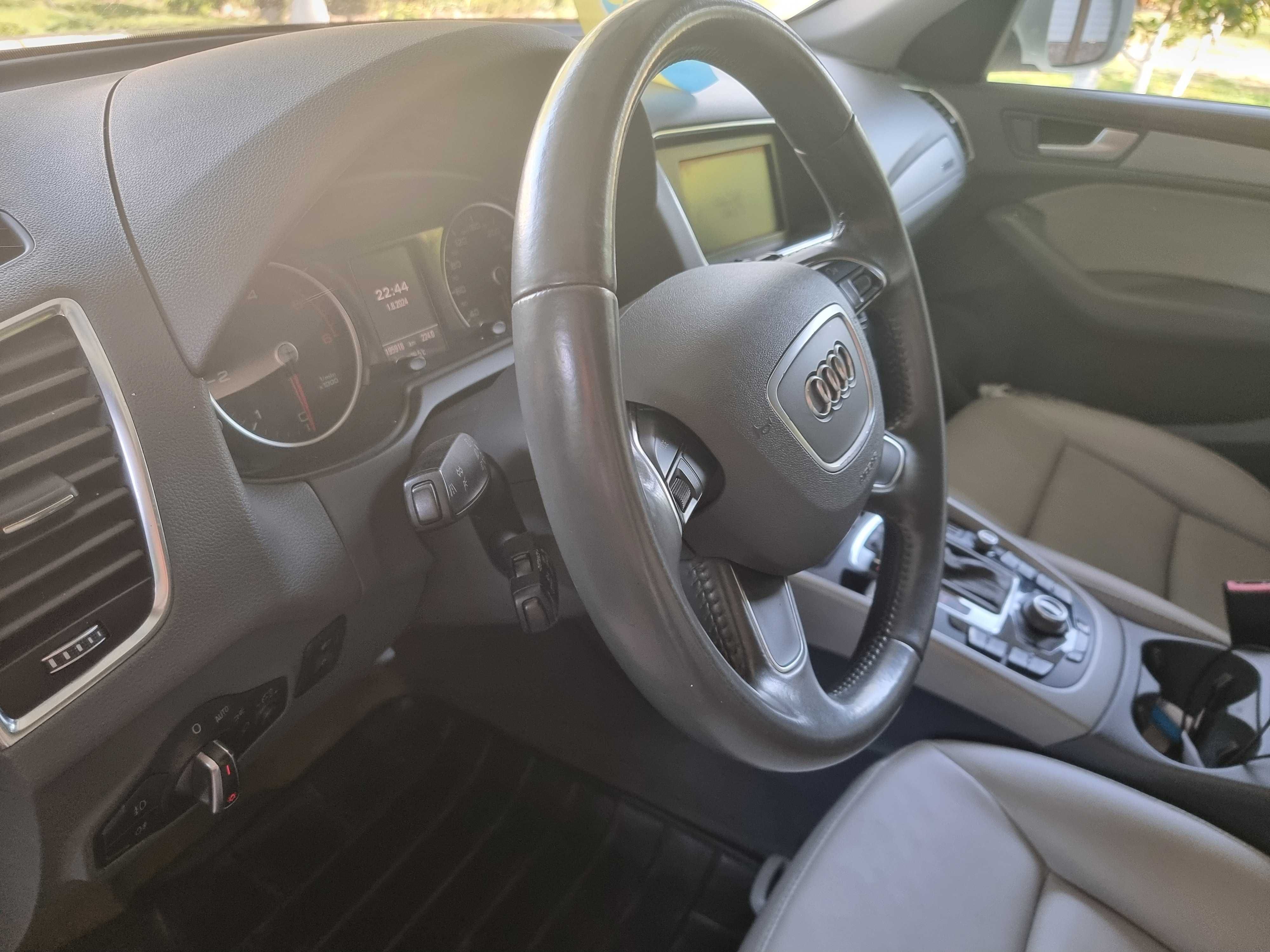 Audi Q5 2012  Typ 8R