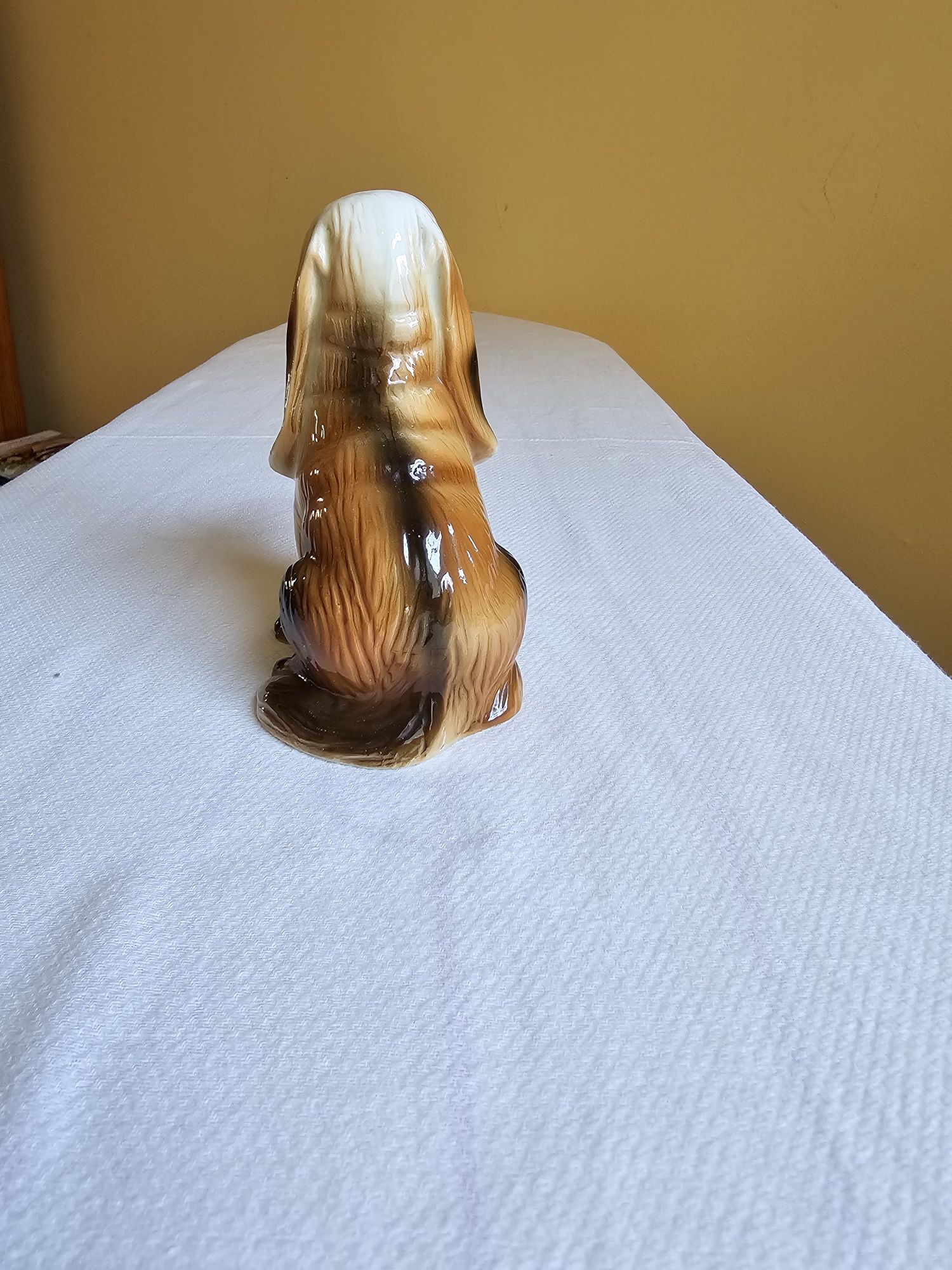 Porcelana figurka psa.