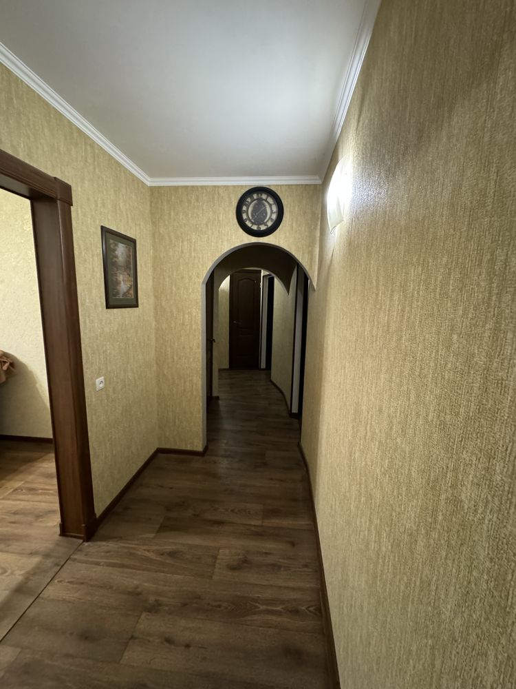 Продається 4 кімнатна квартира на мікрарайон Гірницький .