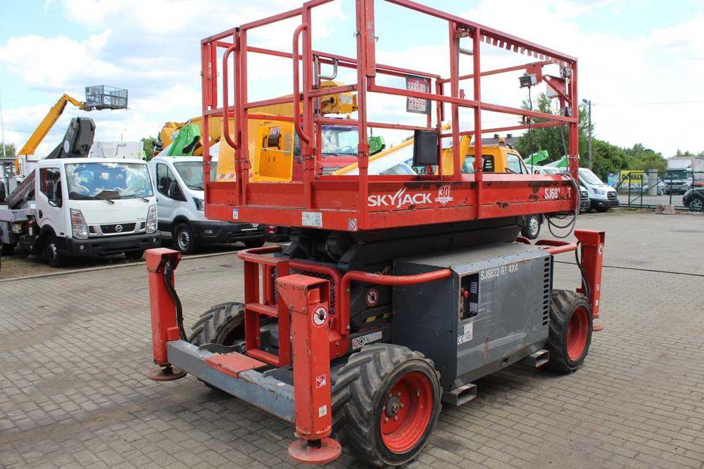 nożycowy Skyjack SJ6832RT podnośnik diesel zwyżka 12 m terenowy genie