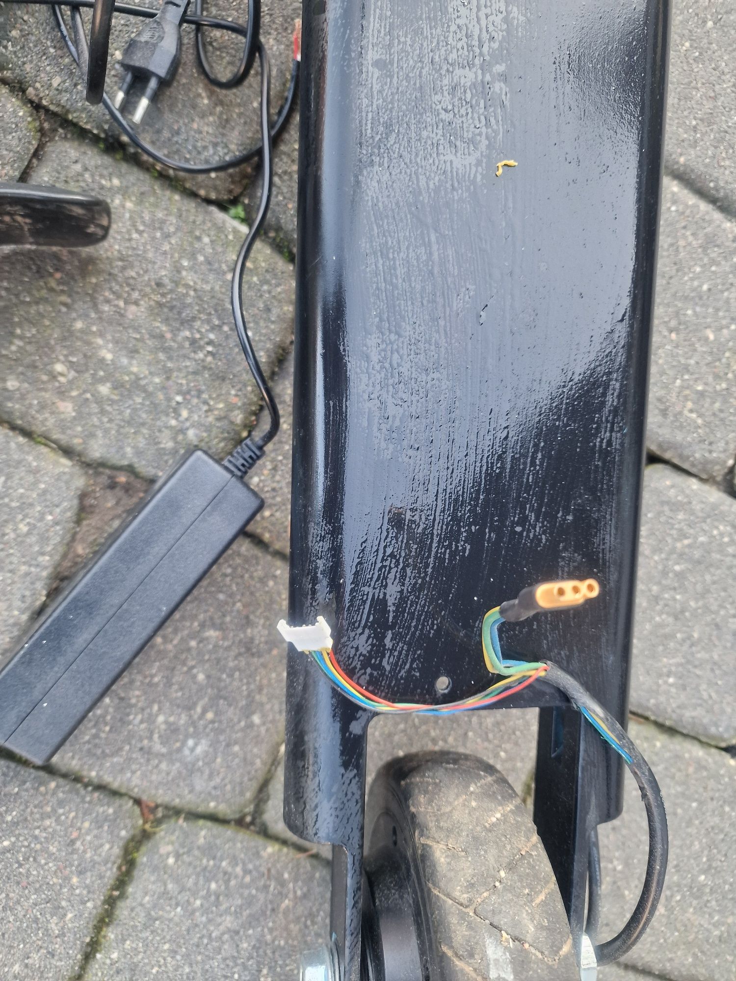 Hulajnoga elektryczna uszkodzona