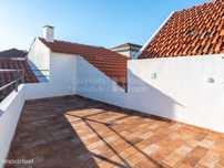 Moradia T3 renovada com varanda e terraço em Santiago do Cacém