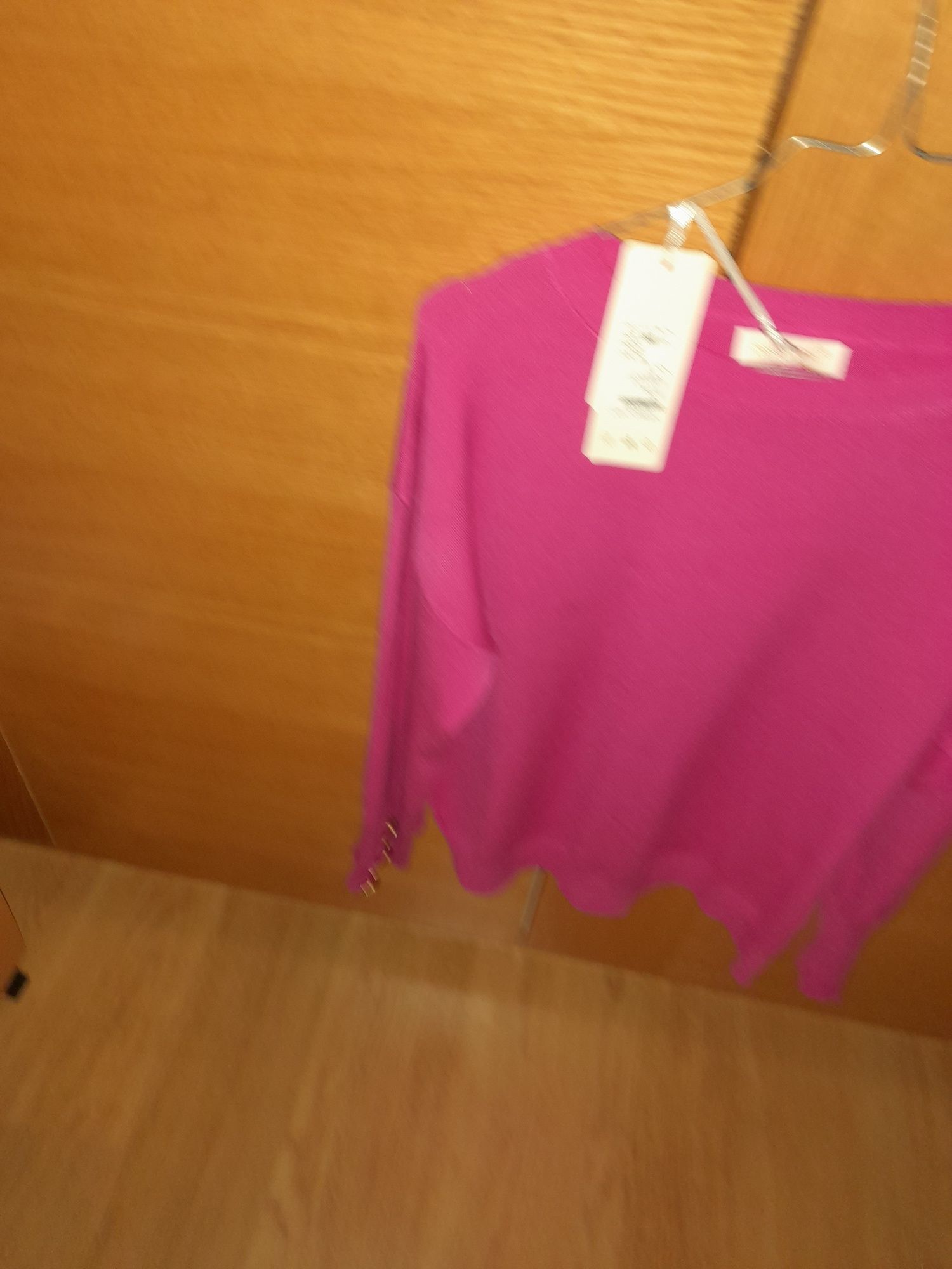 Vendo camisola malha fina na cor rosa igualmente confortável
