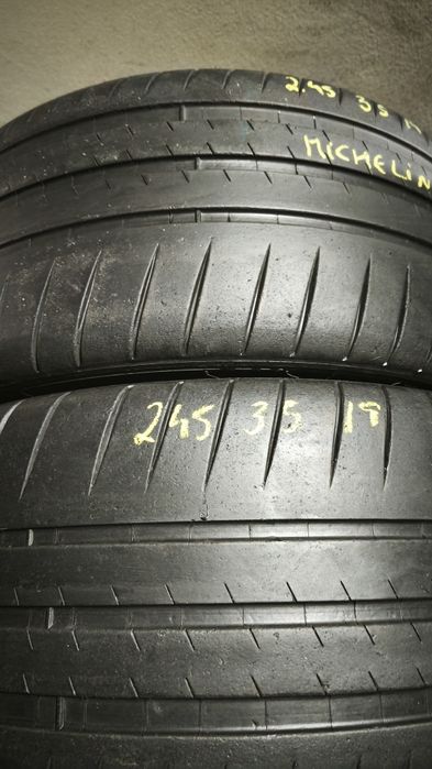Pneus  245/35/19