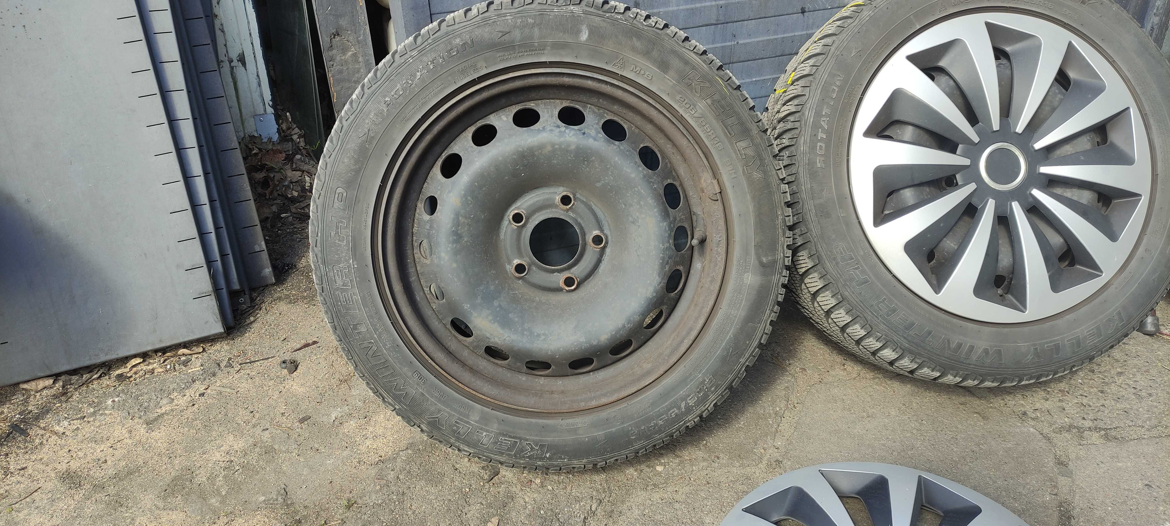 Opony zimowe 205/55R16 ze stalowymi felgami komplet