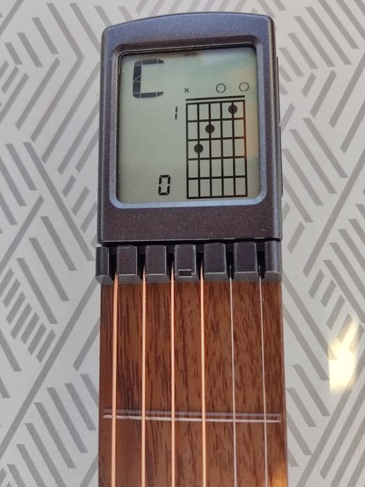 Guitar Chord Trainer / Portatíl Treinador de Acordes de Guitarra