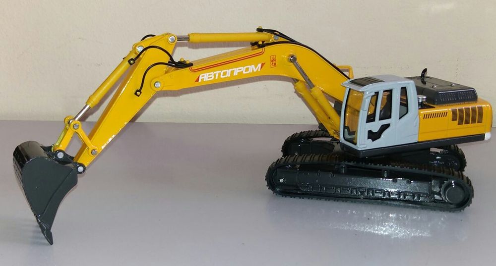 Экскаватор металлическая модель 1:50 21 см Автопром модель спецтехника