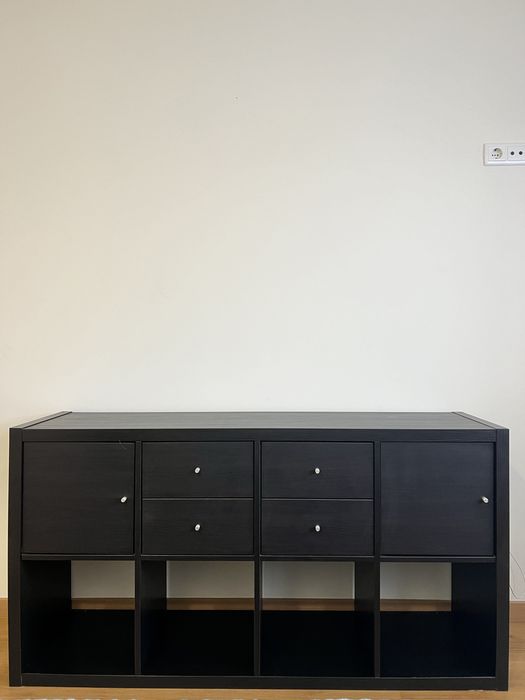 Estante Kallax com portas e gavetas