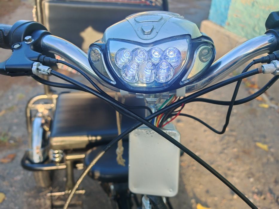 Електроскутер, трицикл. Скутер трехколесный.