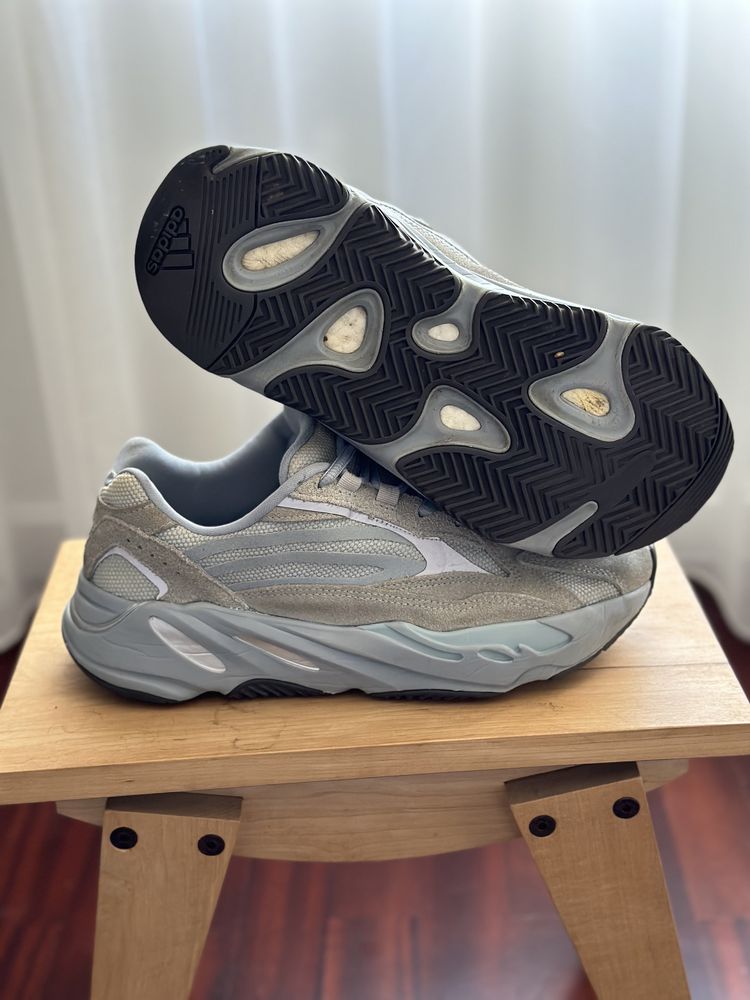 Adidas yeezy 700V2 hospital blue