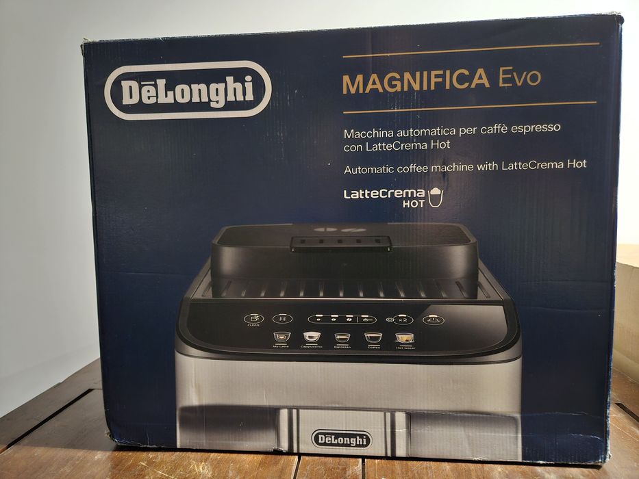 Máquina de Café Automática DELONGHI Magnifica Evo - Nova c/garantia