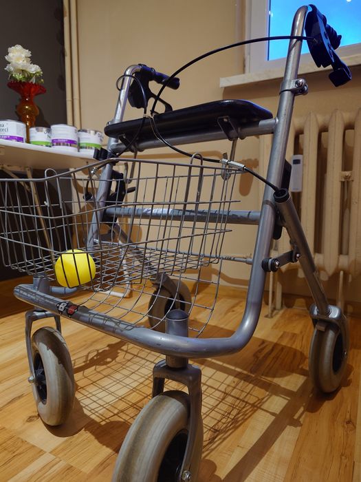 Chodzik balkonik dla seniora