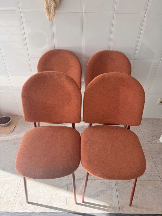 Conjunto de 4 Cadeiras em tecido terracota – estilo moderno