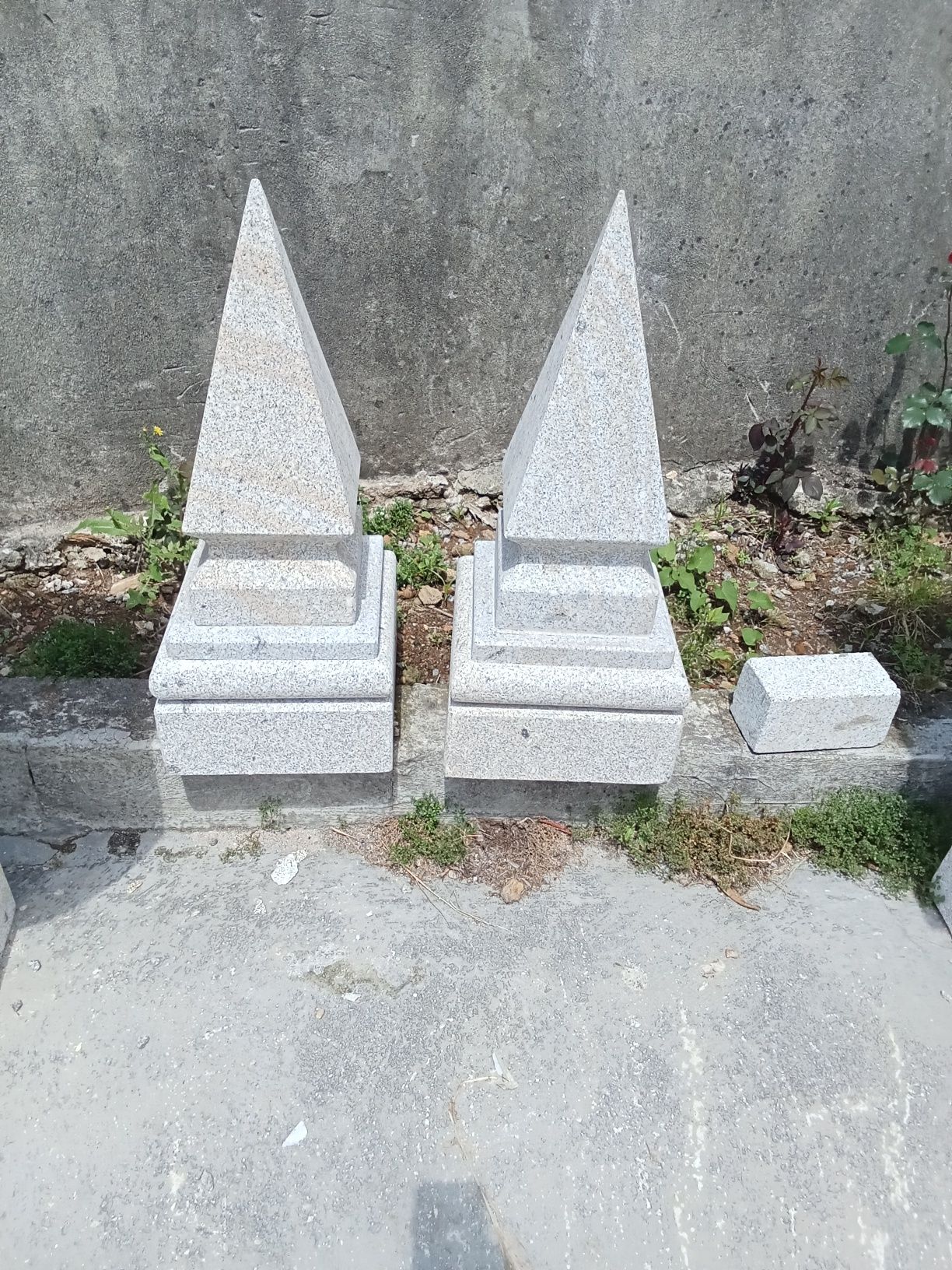 Pirâmides em granito