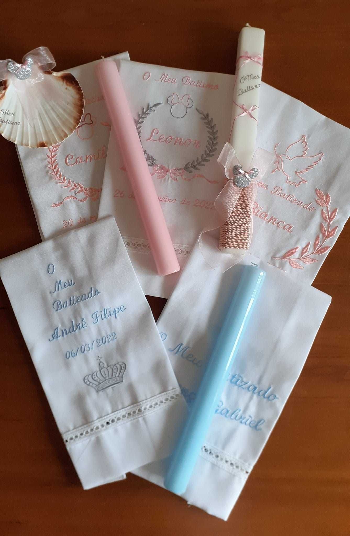 Batizados , toalhas, velas e concha