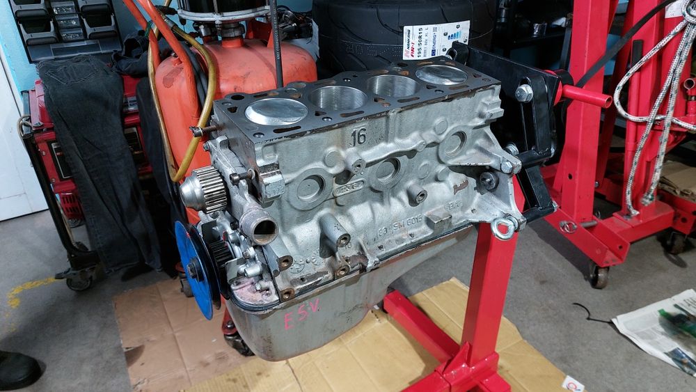 Vendo motor Ford CVH 1.6