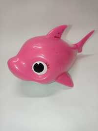 Озвученная игрушка для ванной Акуленок мама Акула Baby shark zuru