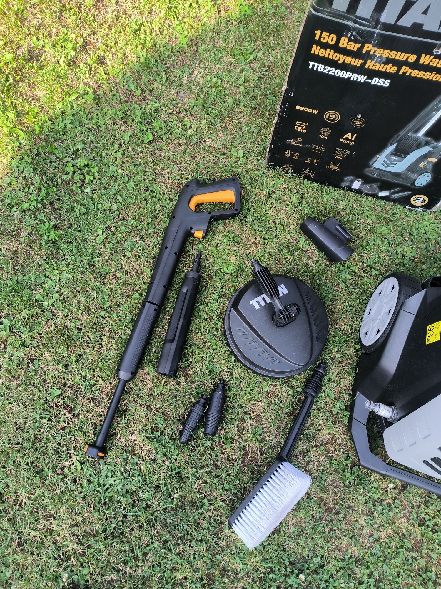 Myjka wysokociśnieniowa TITAN TTB2200PRW 150 BAR 2200W akcesoria