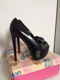 Wysokie szpilki lakierowane high heel