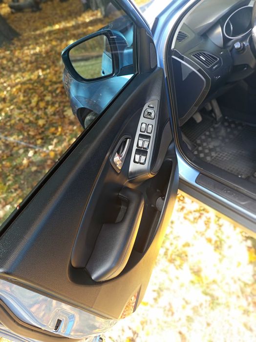 Hyundai ix 35 сів і поїхав