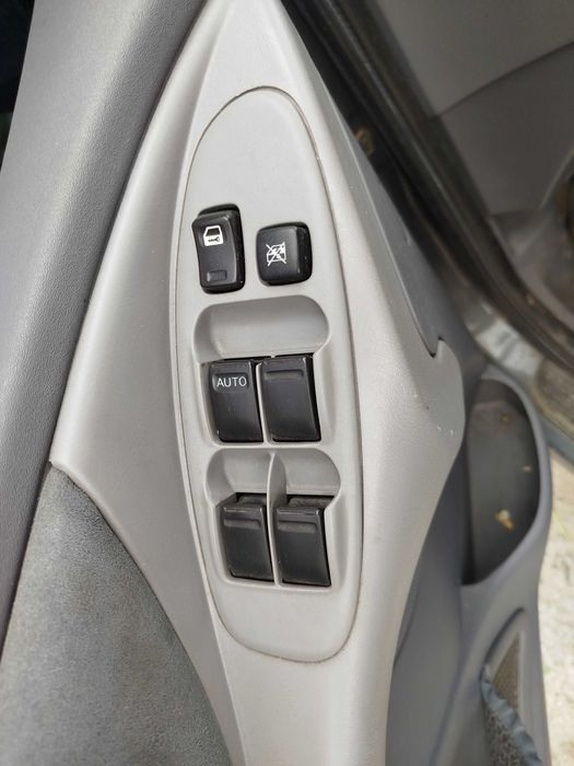 Разборка шрот розборка запчастини nissan tino ніссан тіно