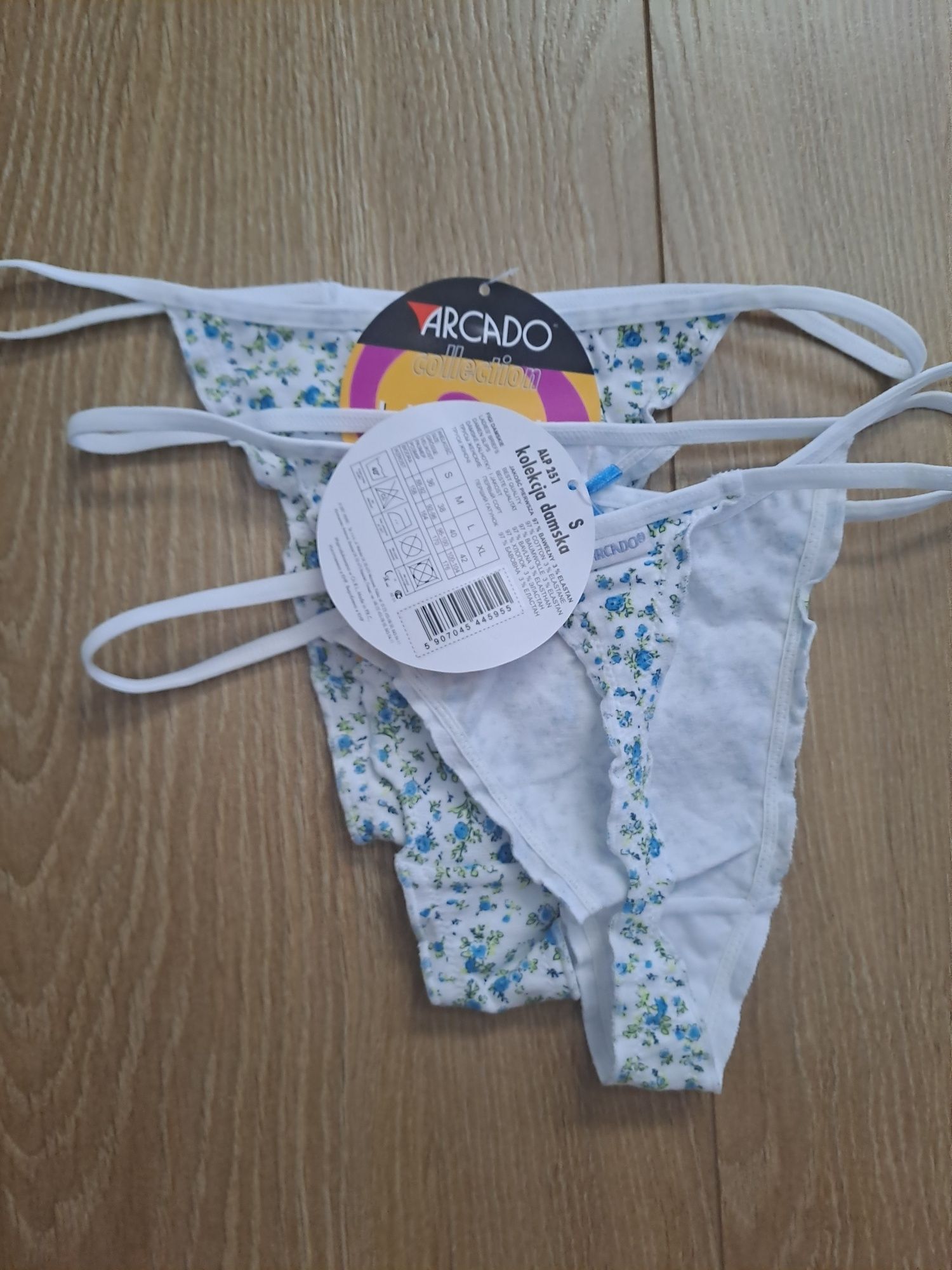 3x Stringi damskie Atlantic Arcado, rozmiar S, kwiatki