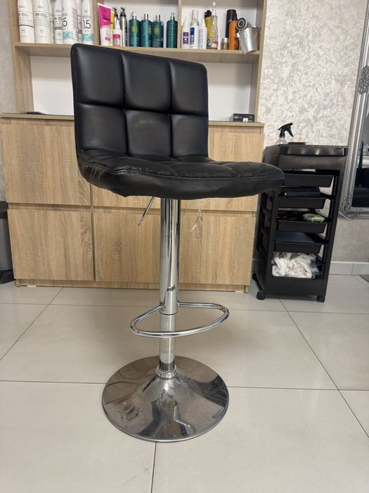 Продається 2 стільця по  300 грн