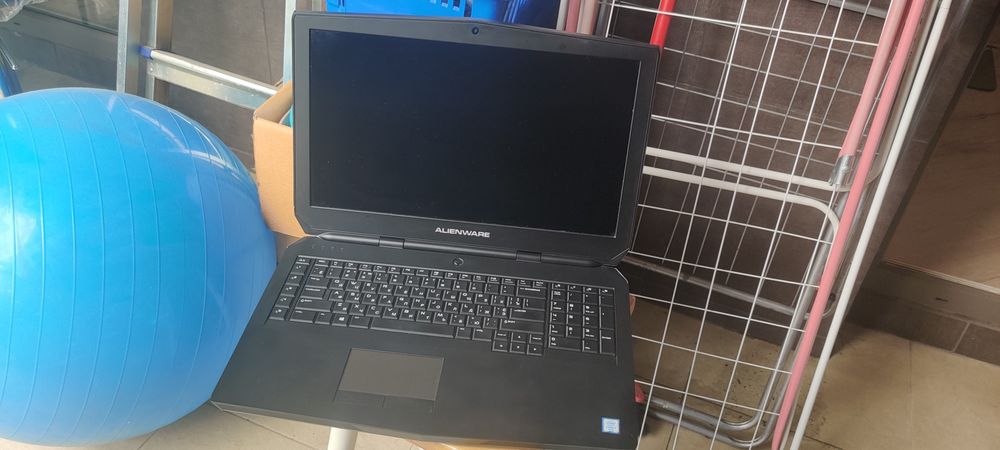 Dell Alienware 17 R3 (6700HQ, GTX980M 4Gb, 32Gb RAM, 256 Gb SSD,  1Tb