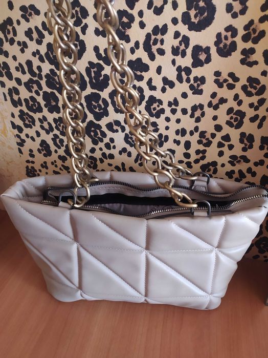 Продам сумочку беж