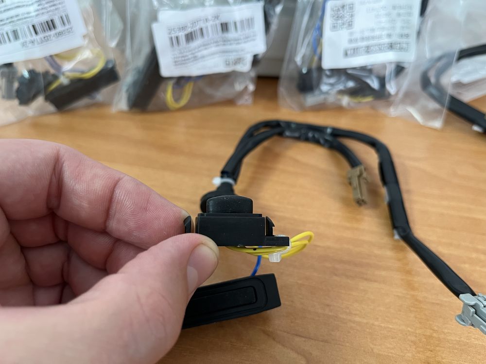 Кнопка відкриття багажника Nissan Нісан Tiida Sentra Versa 25380-2DT1A