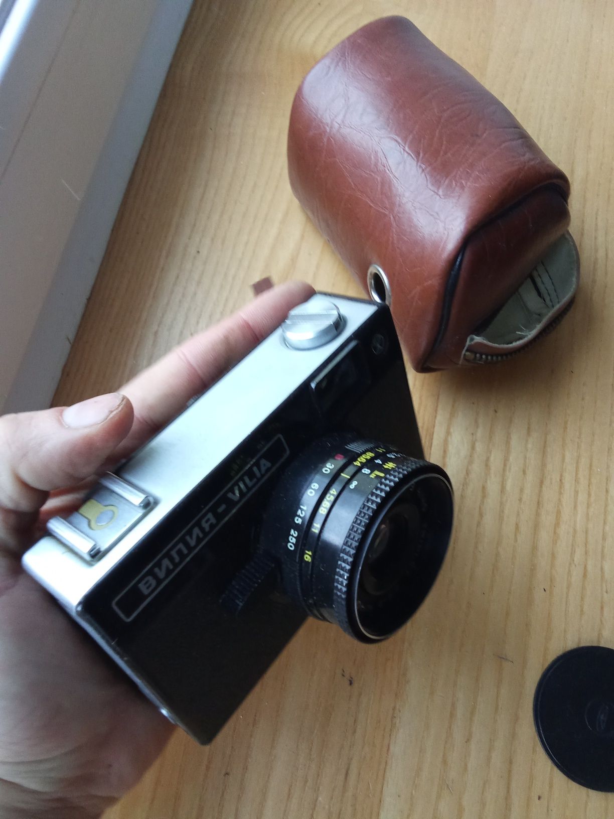 aparat fotograficzny vilia  obiektywem Triplet  F4 40mm