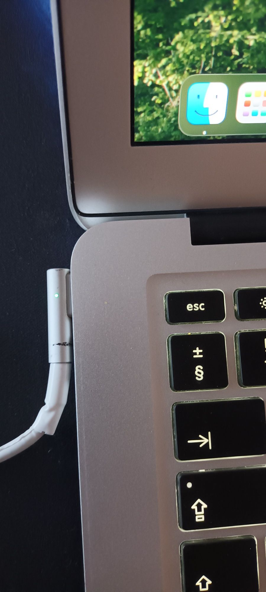 MacBook Air A1369 i5 2557u 4gb ramu 250gb ssd MacOs Sequoia 15.5