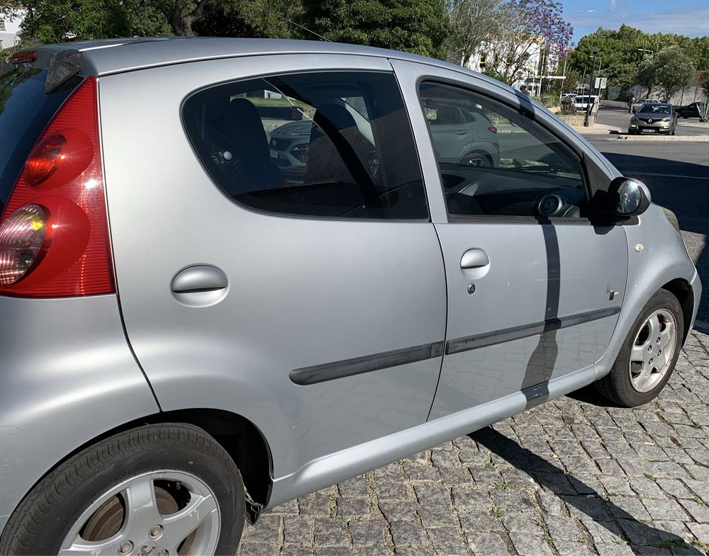 Peugeot 107 Black & Silver  (Temporariamente indisponivel)