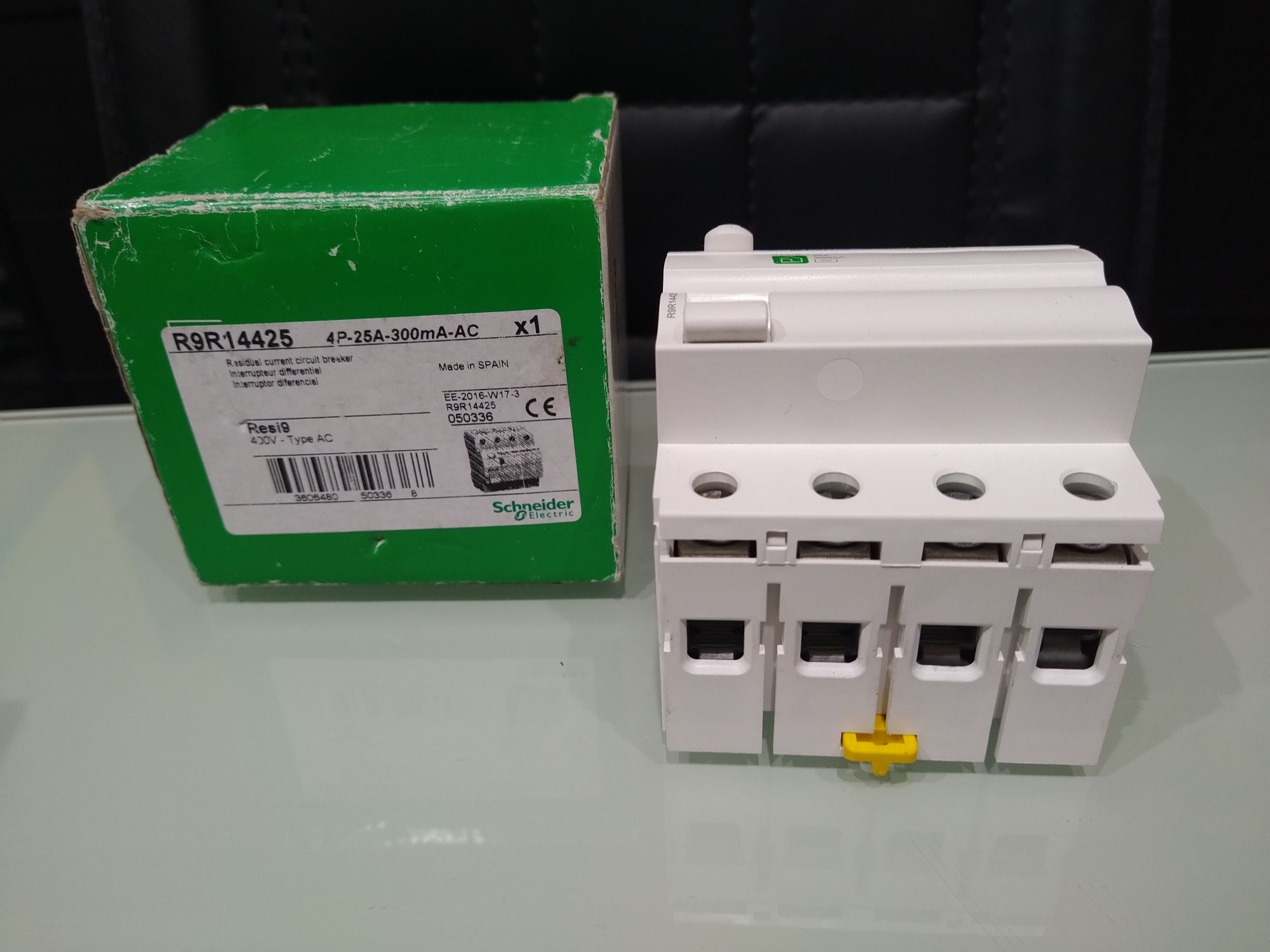 Interruptor Diferencial Tipo AC 3P+N Trifá. Schneider novos.