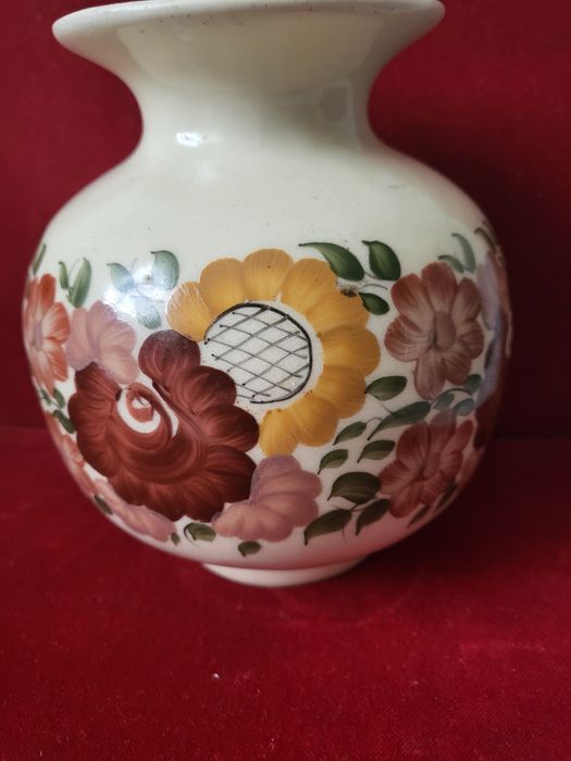 Piekny  wazon z podpisem  ceramika - fajans .- zdobiony recz.lata 60 t