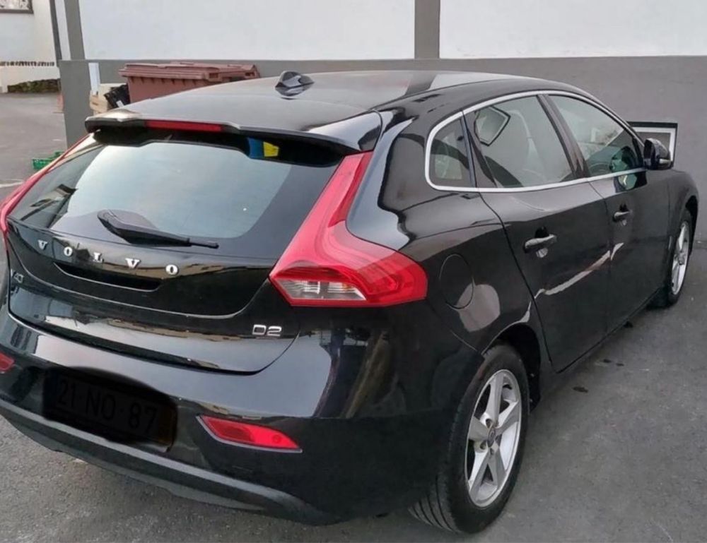 Volvo V 40 D2 bom estado