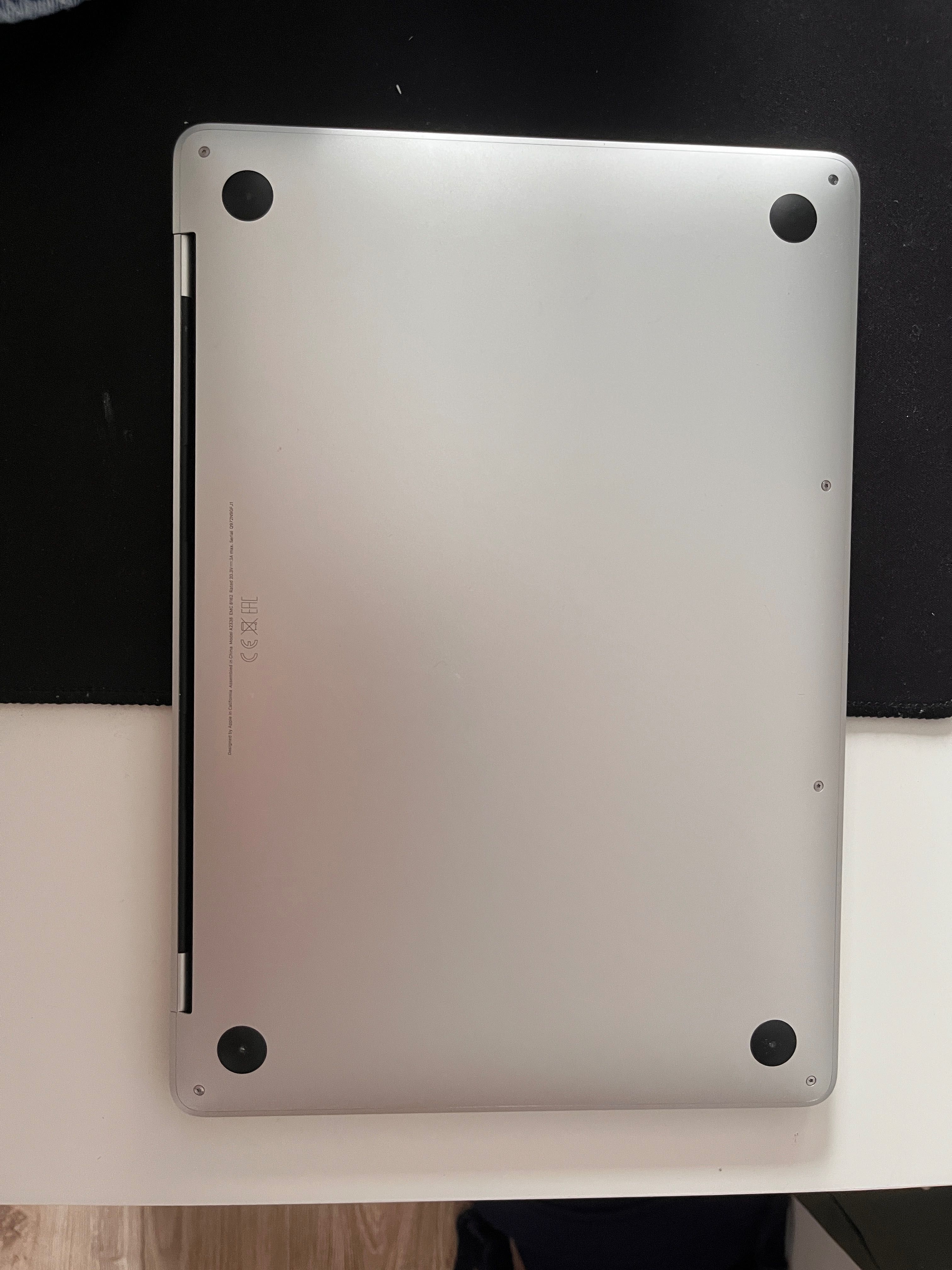 MacBook Pro M2 2022 TouchBar + Green Cell adapter
