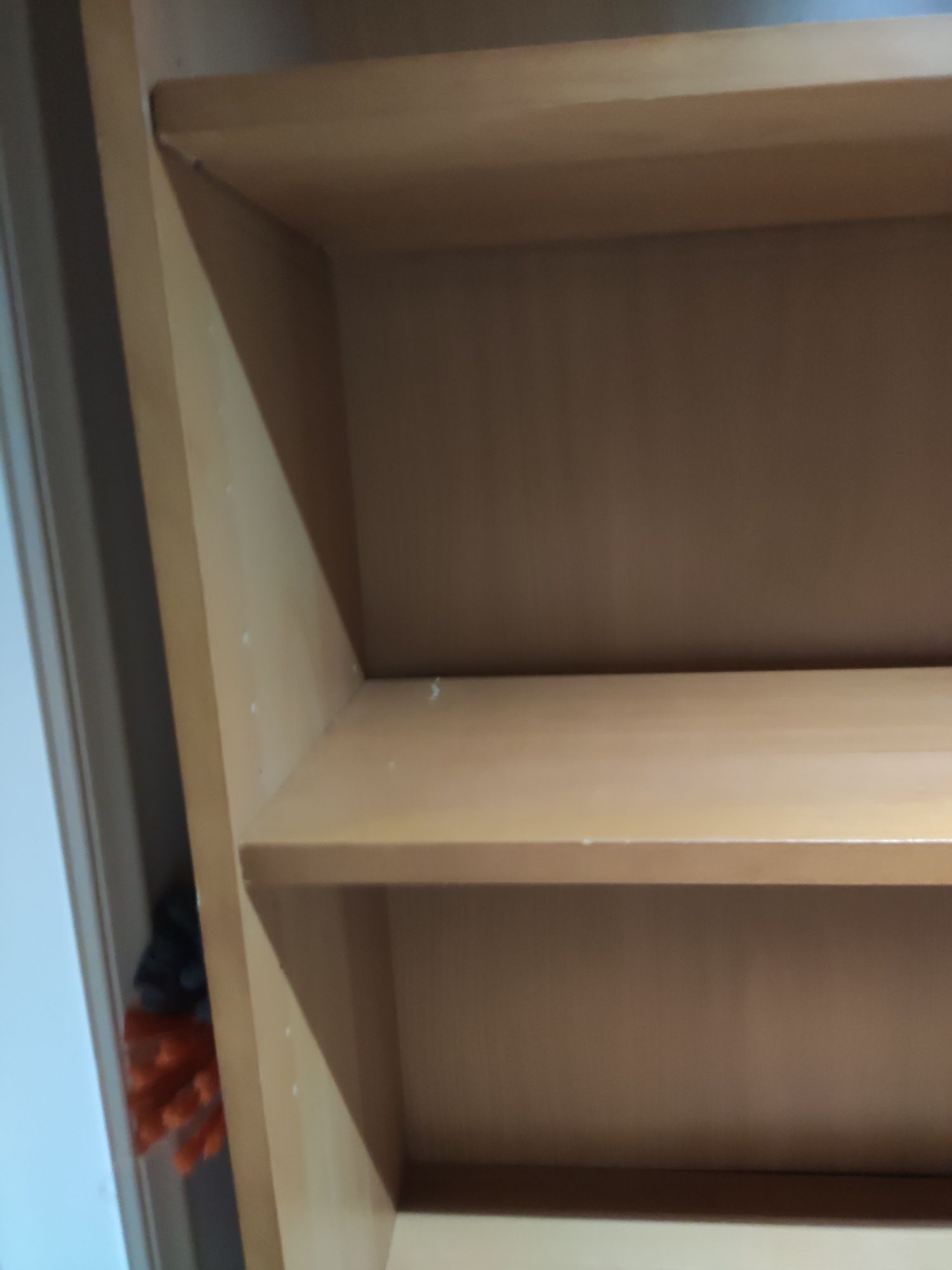 Estante robusta não é IKEA